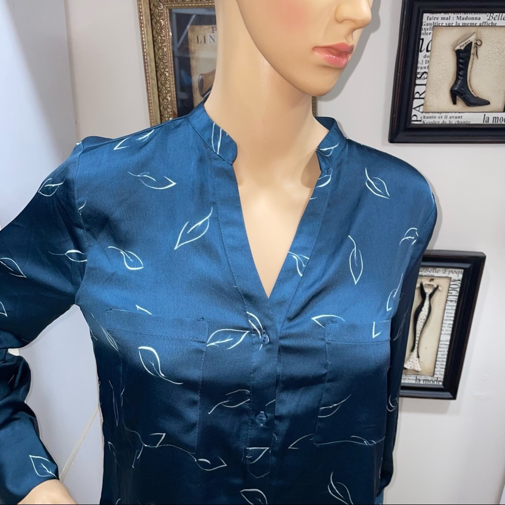 Zara Basic Collection Indigo/White Leaf Print V-N… - image 4